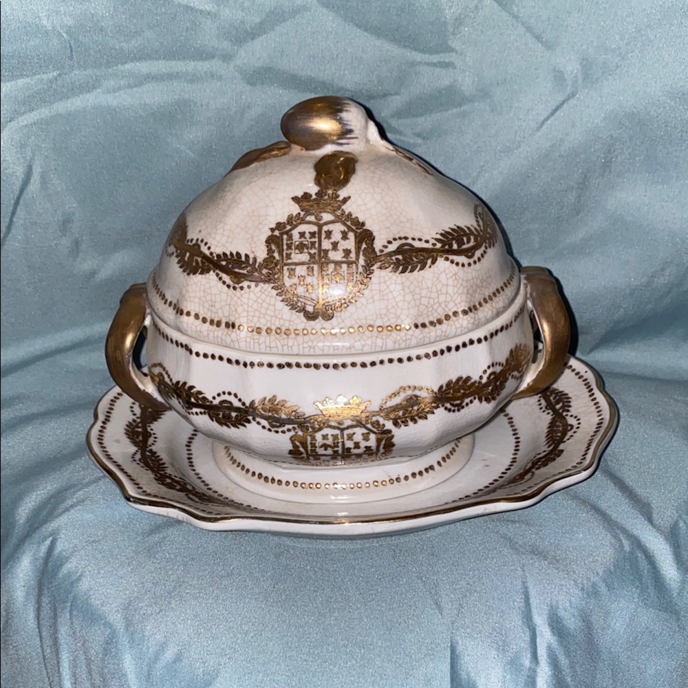BX48 Vintage 3 pc Wong Lee 1895 Porcelain Collection Gold and White Covered Dish